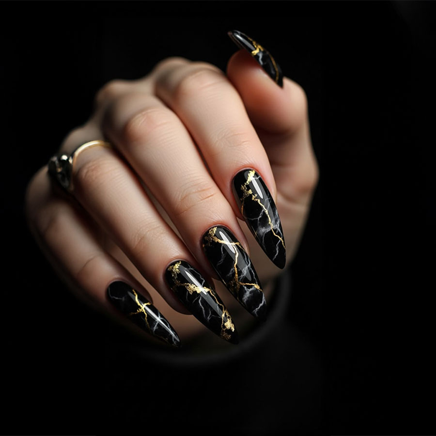 GLOSSY NAILS